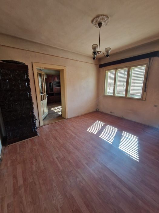 Casă de vânzare în Lipova, jud. Arad – zonă centrală, 250 m²