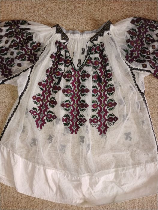 Ie românească tradițională