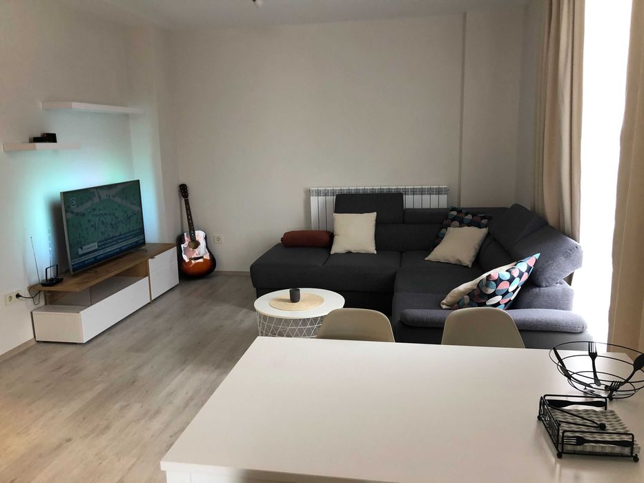 Дава се под наем Тристаен апартамент в София, Гео Милев - 85 кв.м за 688.5 € - Снимка #1