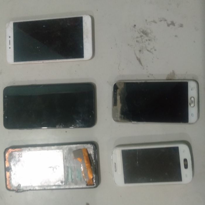 Телефон ар түрлі .