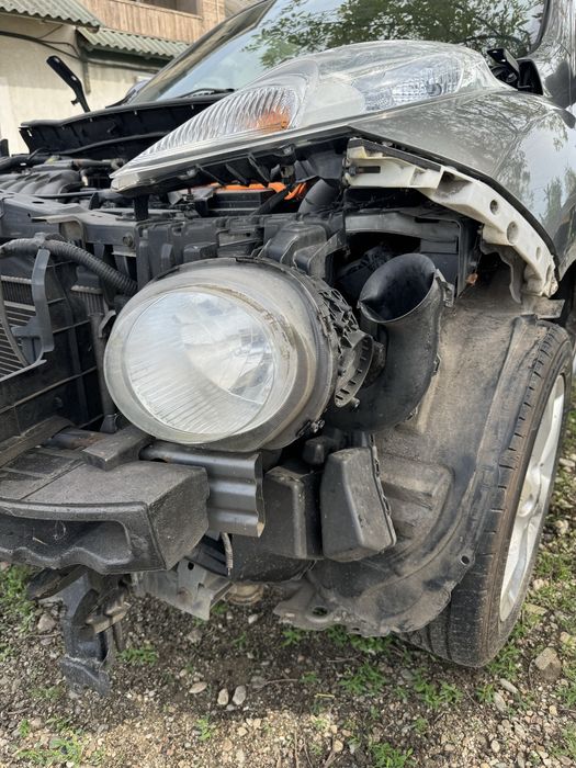 Trager armatura far Juke Nissan ORICE PIESA DISPONIBILA!