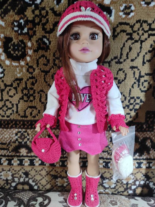 Новая кукла с дополнительной одеждой