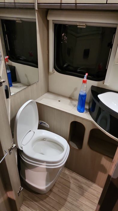 Rulotă Dethleffs Tourist RS 450 DB – 2013 – Stare excepțională – Mover, AC, Cort Dometic, Panou Solar
