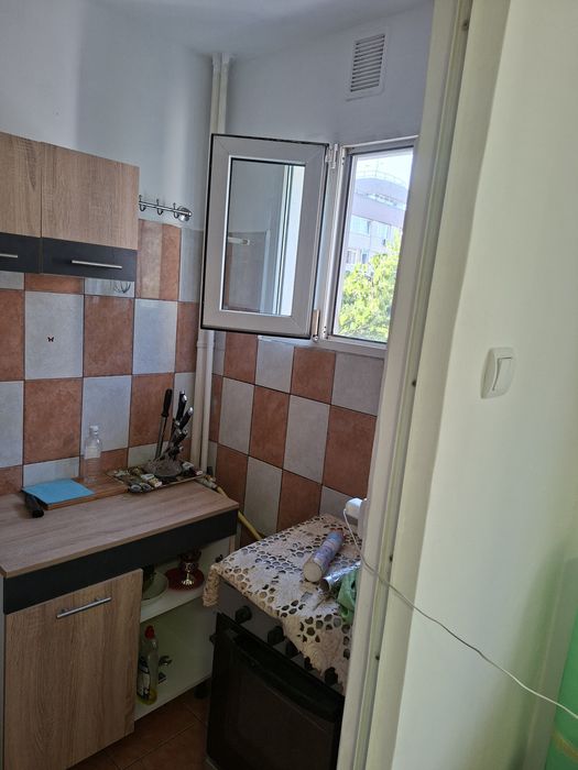Vand garsoniera confort  2 etaj 7/10