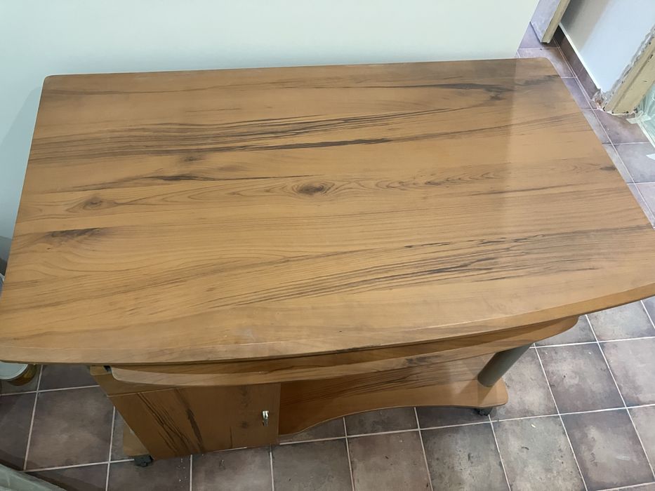 Компютърно бюро с колелца