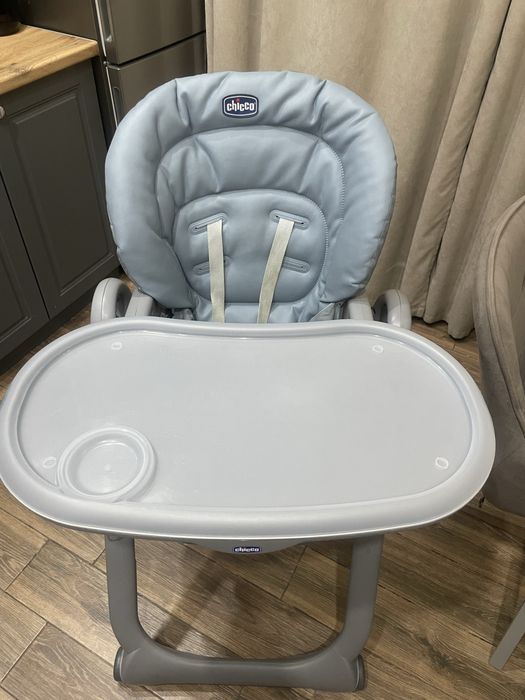 Стульчик для кормления Chicco.