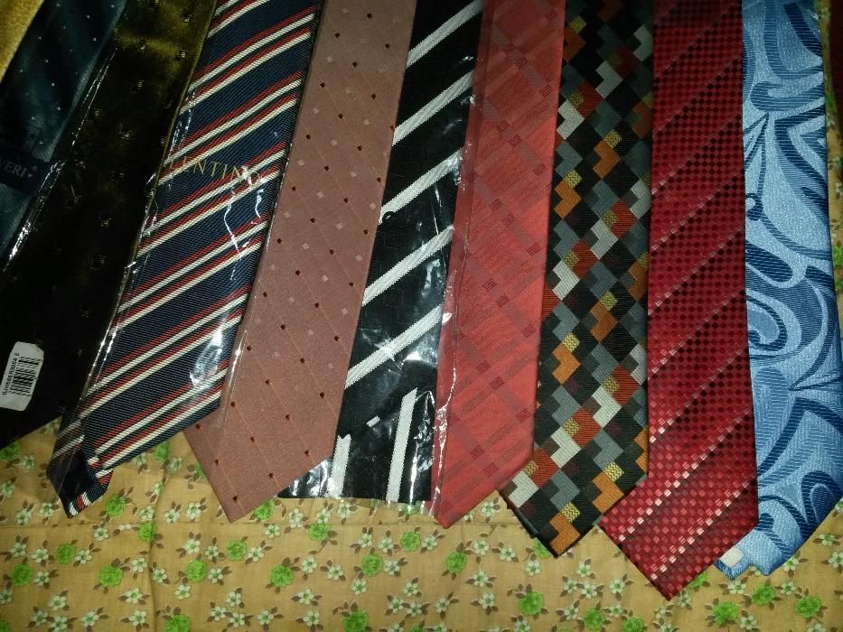 Галстук мужской. Фирменный. Подарок мужской