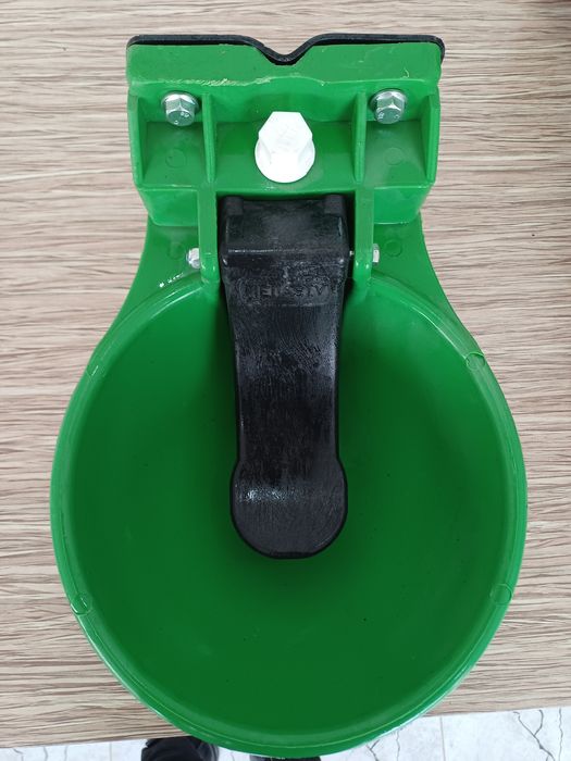 Aвтоматическая поилка для воды. Поилка для коров