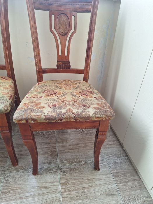Продам старые стулья