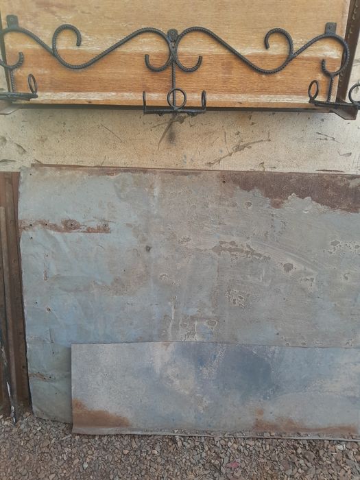 Темирдан ясалган гул куйадиган буюмлар сотилади