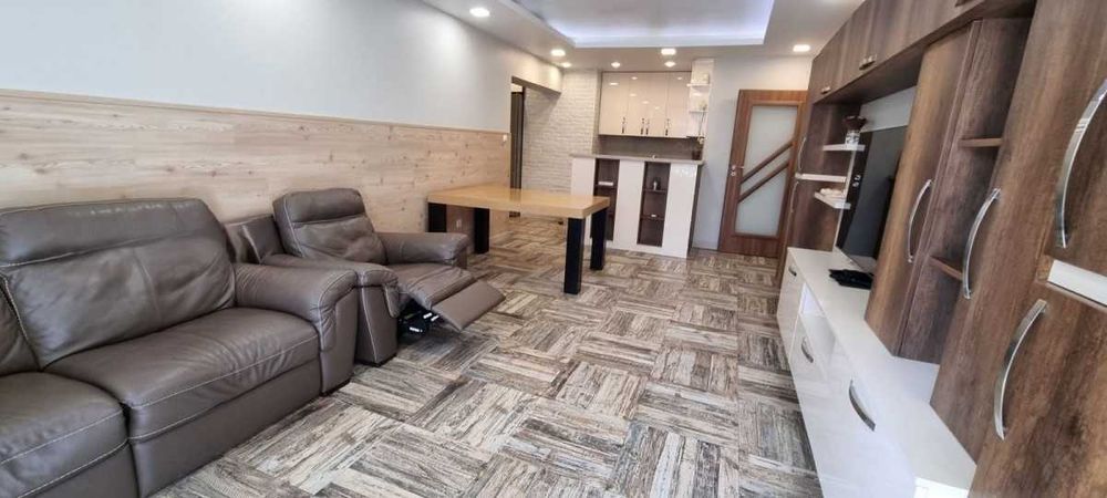 Дава се под наем Четиристаен апартамент в София, Младост 3 - 130 кв.м за 1250 € - Снимка #1