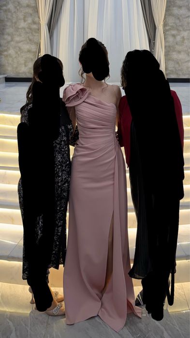 Вечернее платье (размер M) — как новое