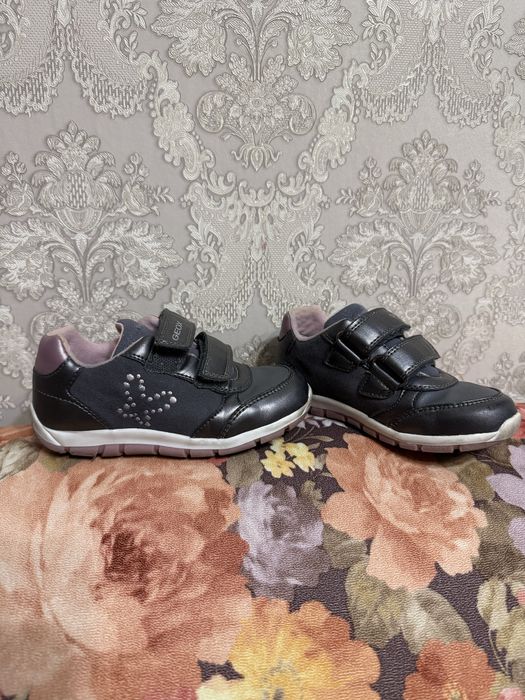 Кожаные кроссовки для девочки