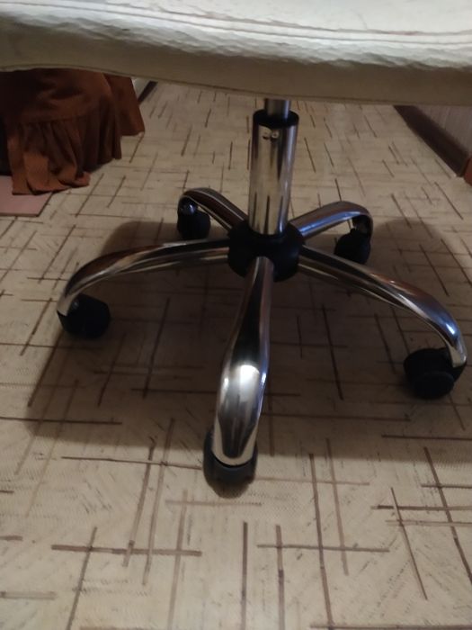 Стул крутящийся.  .б/у.