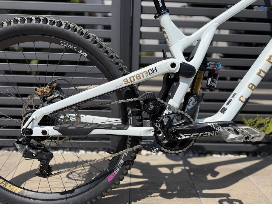 Bicicleta Commencal Supreme DH V5 Signature LTD 2026