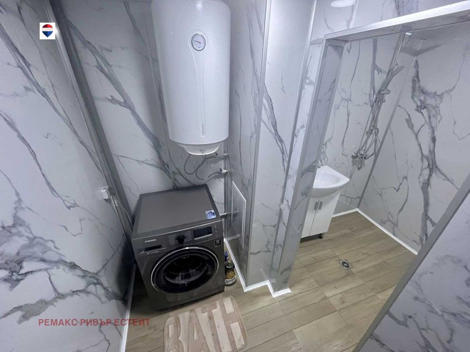 Продава се Тристаен апартамент в Русе, Родина 1 - 89 кв.м за 768 €/кв.м - Снимка #14