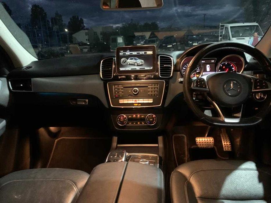 Dezmembrez mercedes gle 350 cdi AMG/bara fata GLE/far GLE/capota GLE