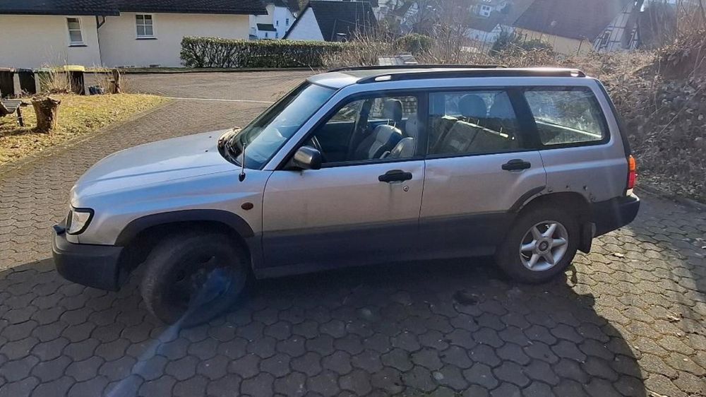 Продава се само на части Subaru Forester 2.0