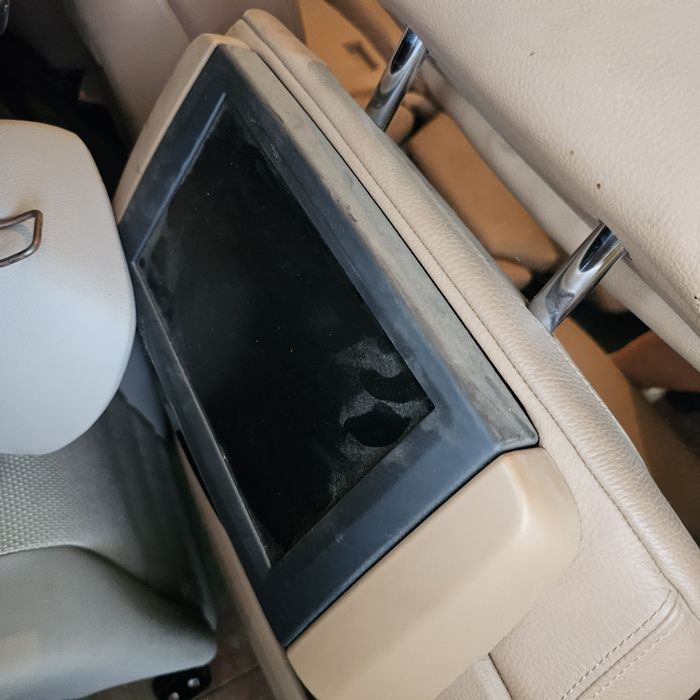 BMW F01 Кожен салон в добро същоияние и работещ Ел и дисплеи 1000лв с