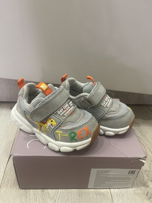 Кроссовки на мальчика