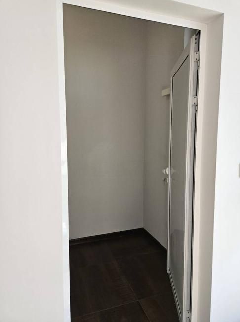 Дава се под наем Магазин в Пловдив, Остромила - 40 кв.м за 340 € - Снимка #2