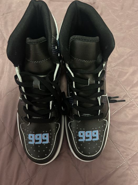 Чисто нови обувки на Juice Wrld