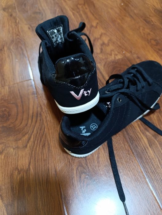 Tenesi negri Vty mărime 37