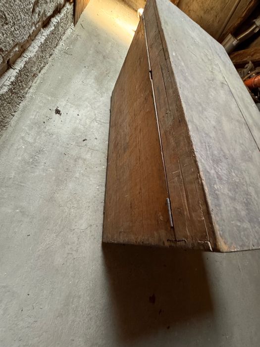 Дървен старинен сандък