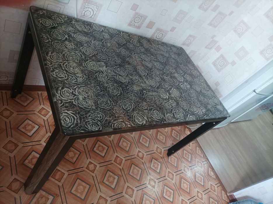 Продам кухонный стол