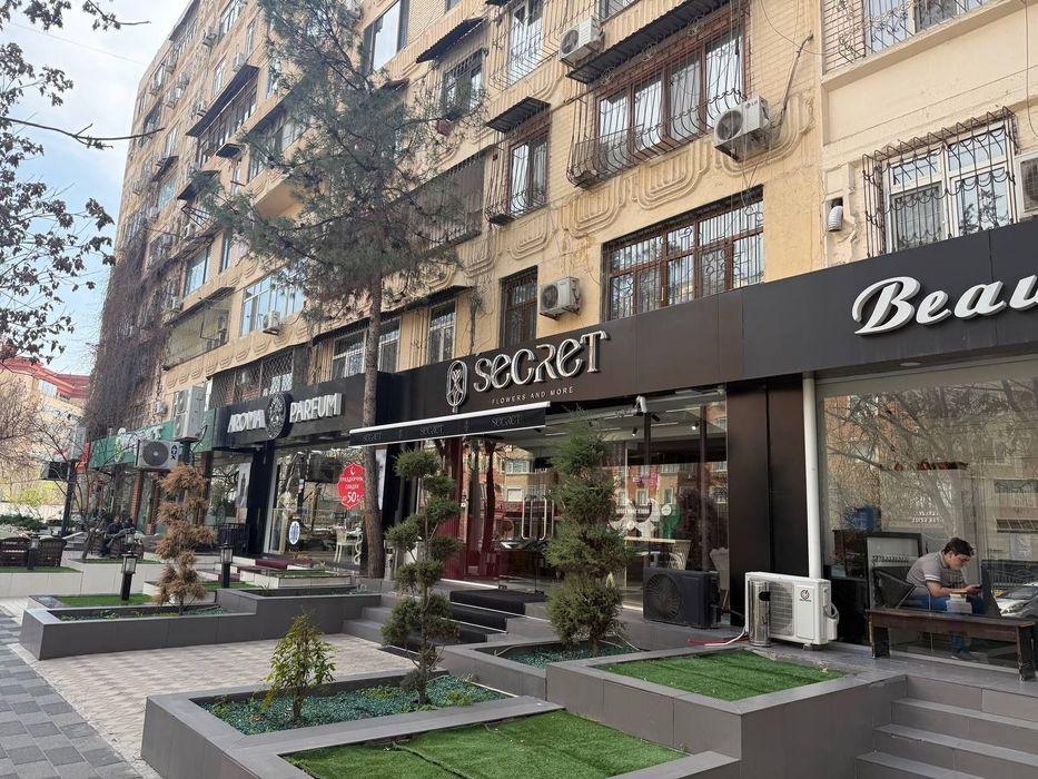 Мирабадский: Ор-р: Гостиница Россия напротив ресторан "Gòsht"  1 Линия