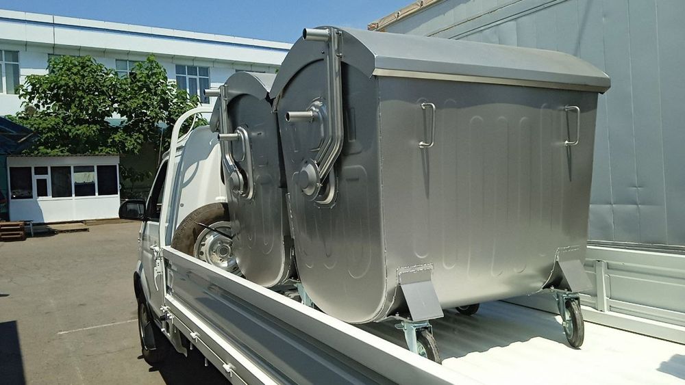 Мусорные баки контейнеры. Металлические и пластмассовые.