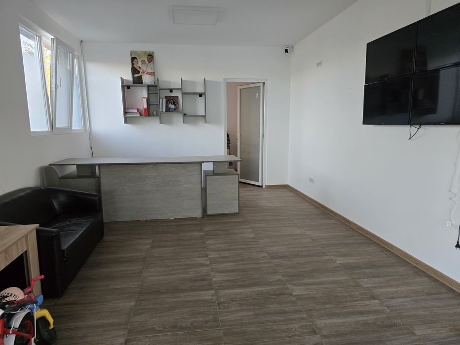 Casa + spațiu comercial