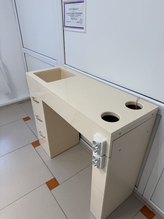 Продам визажный стол