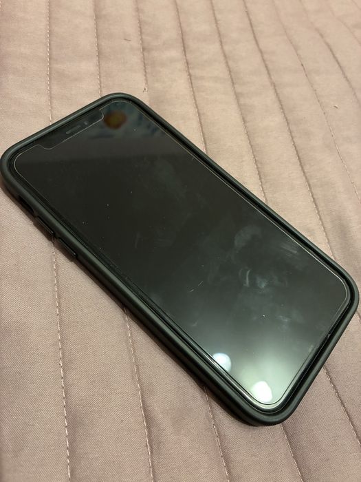 iPhone XR / 10 64GB