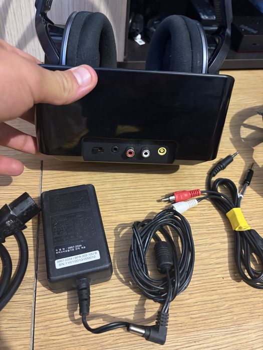 Pachet 2 Perechi Căști Wireless TV Sony (MDR-RF855RK + MDR-RF811RK) cu Stații de Încărcare