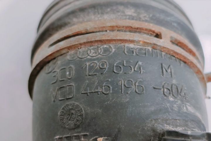 Furtun admisie aer 3C0129654M Volkswagen VW Passat B6 seria