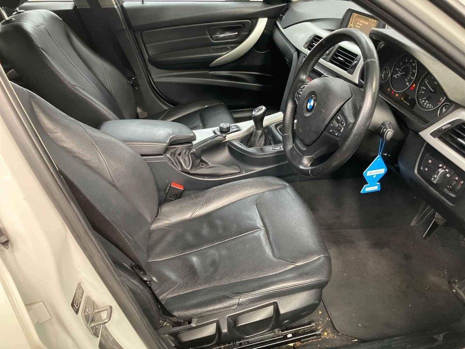 Dezmembrez BMW 320i N20B20b 2.0i benzina F30, piele incalzit,jante 17