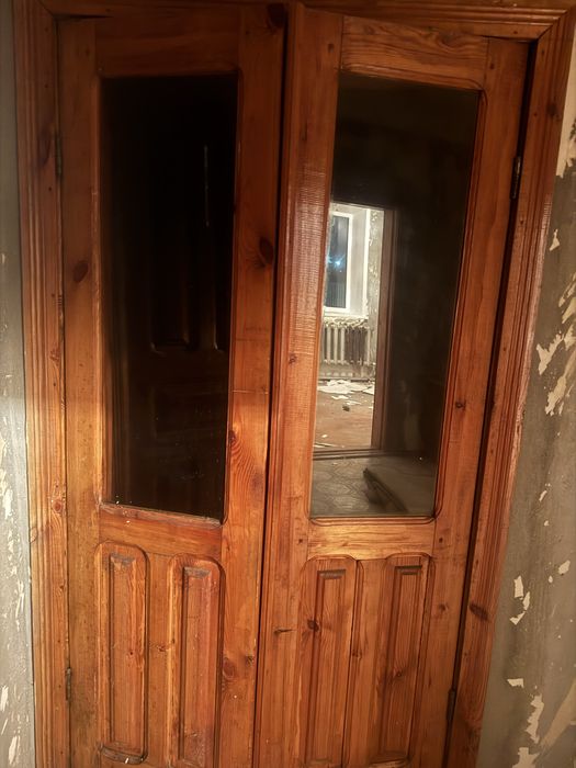 Срочно продам деревянные двери