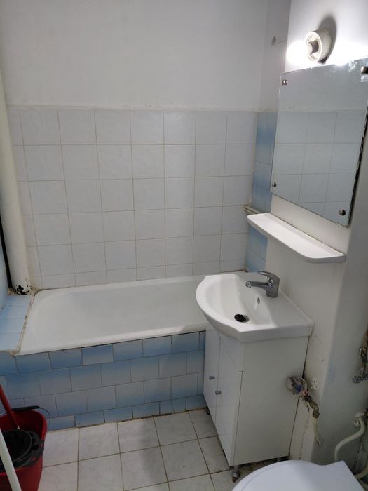 Închiriez garsonieră
