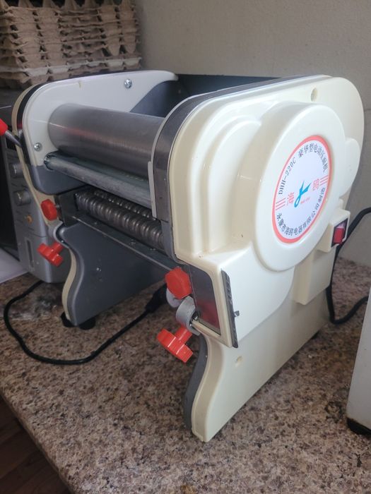 Продам тестораскатку, лапшарезку