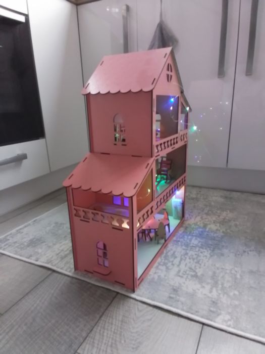 Дървена къща за кукли /къща на кукла барби /