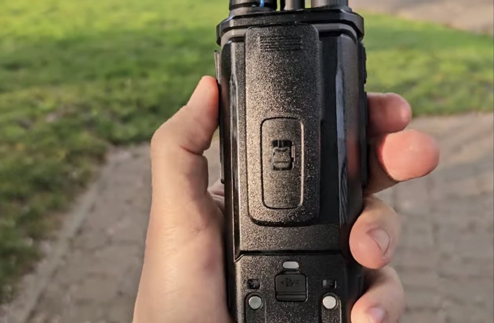 Statie radio portabila Quansheng TK11(8), frecvente CB, UHF si VHF 10w