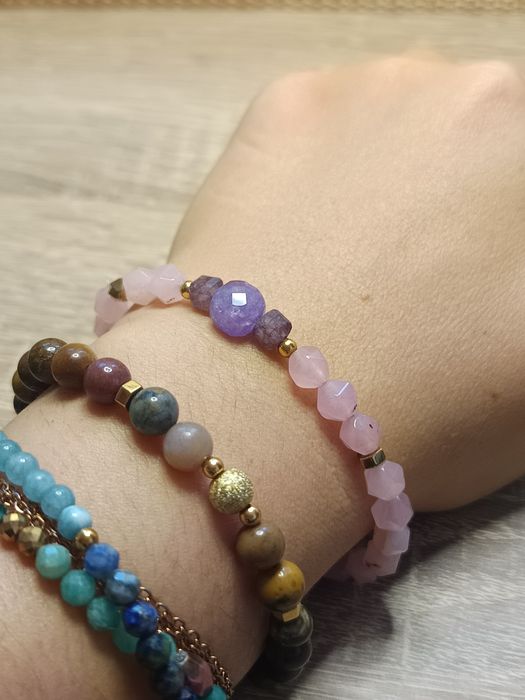 Гривни от естествени камъни