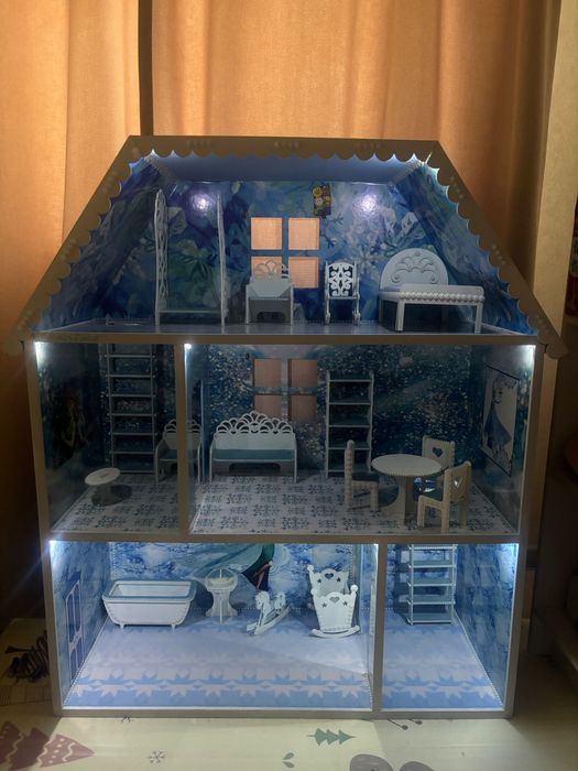 Кукольный домик с мебелью