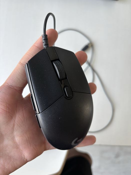 Продаю игровую мышь logitech g102 lyghtsync