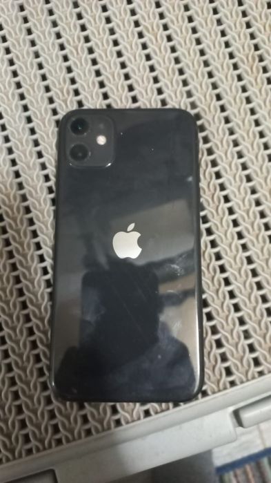 iphone 11.  64 гига