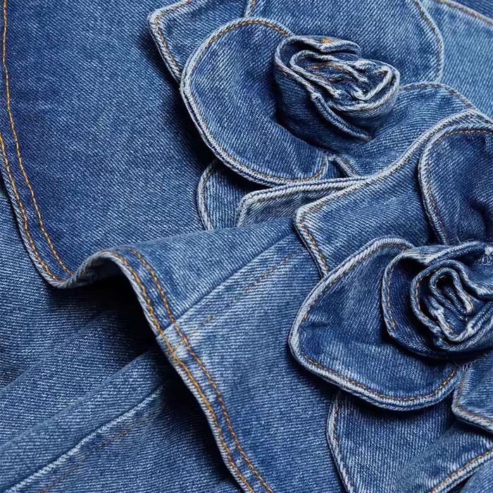 Дънкова рокля с 3D рози