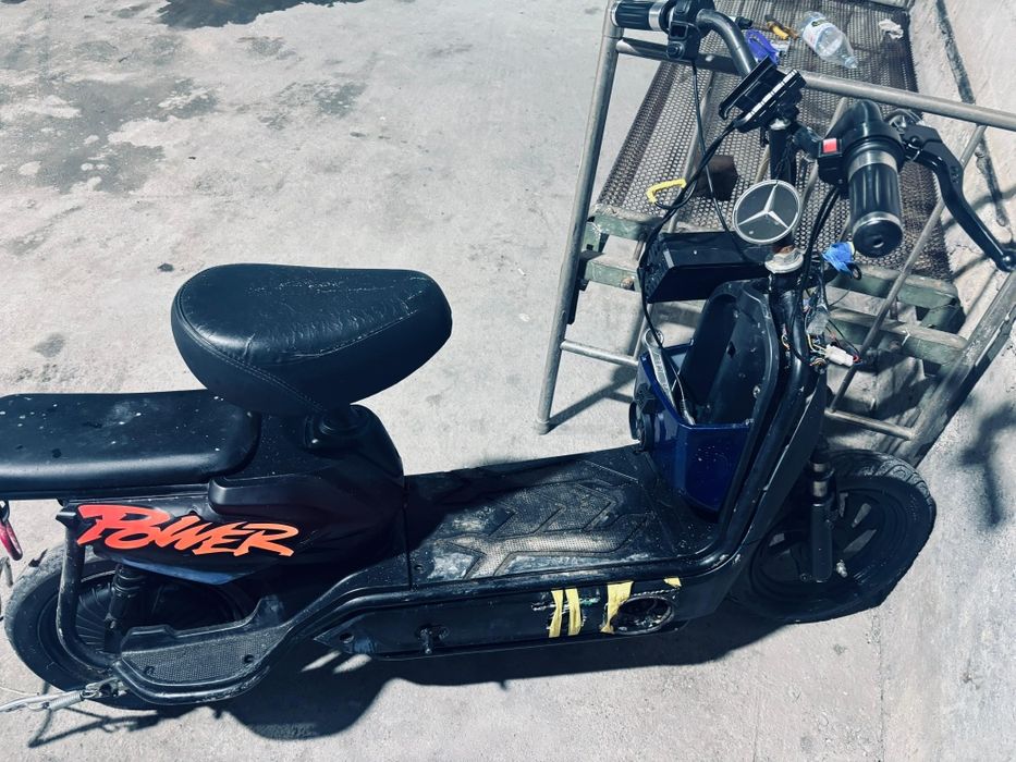 Скутер сатылады.