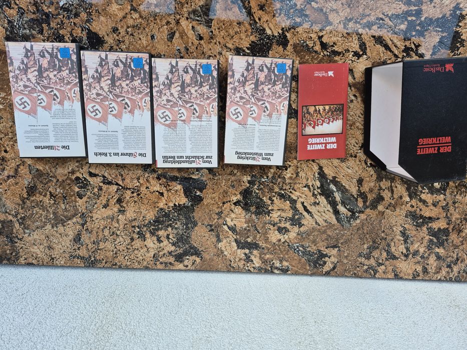 Vând 5 casete video VHS originale filme documentare Hitler, Război