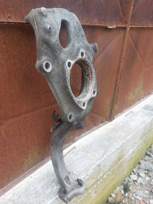 Fuzeta stanga audi4 cu pivot de 21 în stare fbuna